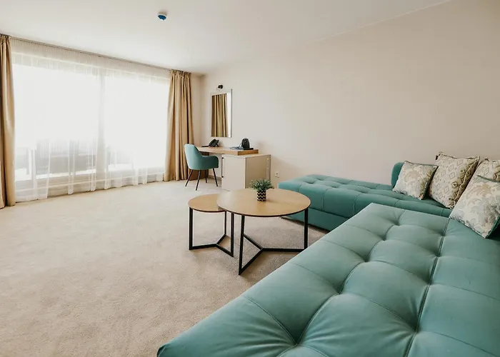 Hotel Park Service Perfected Garmen